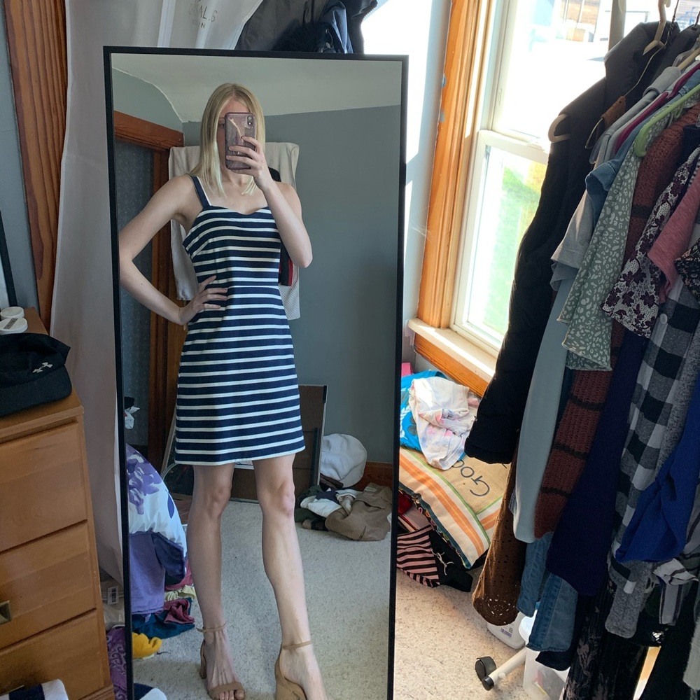 Old Navy Size SM knee length dress never worn!